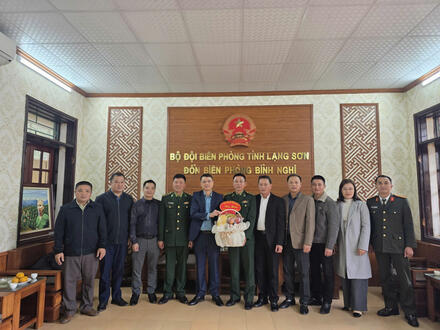 Kinh tế - Chính trị