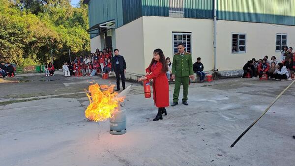 Công an xã Quốc Việt tổ chức tuyên truyền phòng cháy, chữa cháy  và Luật giao thông đường bộ tại Trường THCS-THPT Bình Độ