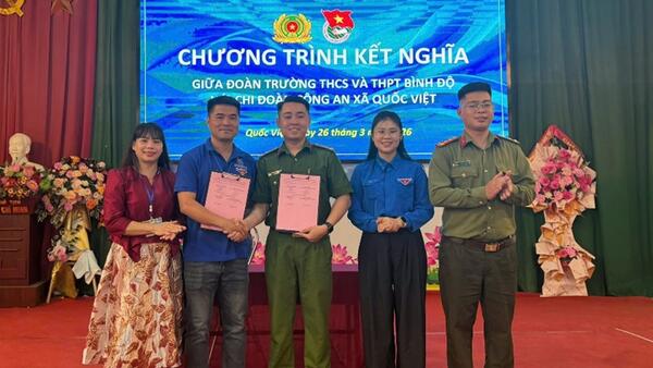 Chi đoàn Công an xã Quốc Việt tổ chức lễ kết nghĩa với Chi đoàn trường THCS và THPT Bình Độ