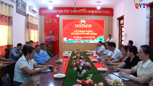 Đảng ủy xã Quốc Việt tổ chức Lễ trao tặng Huy hiệu Đảng đợt 19/5/2026