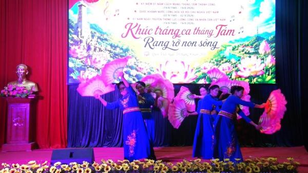 QUỐC VIỆT TỔ CHỨC THÀNH CÔNG GIAO LƯU NGHỆ THUẬT QUẦN CHÚNG