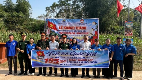 KHÁNH THÀNH CÔNG TRÌNH THANH NIÊN TRỌNG ĐIỂM “THẮP SÁNG ĐƯỜNG THÔN – ĐƯỜNG CỜ TỔ QUỐC”