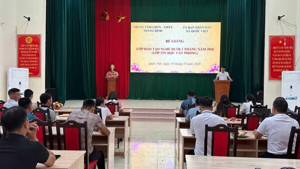 BẾ GIẢNG LỚP TIN HỌC VĂN PHÒNG TRÌNH ĐỘ DƯỚI 3 THÁNG